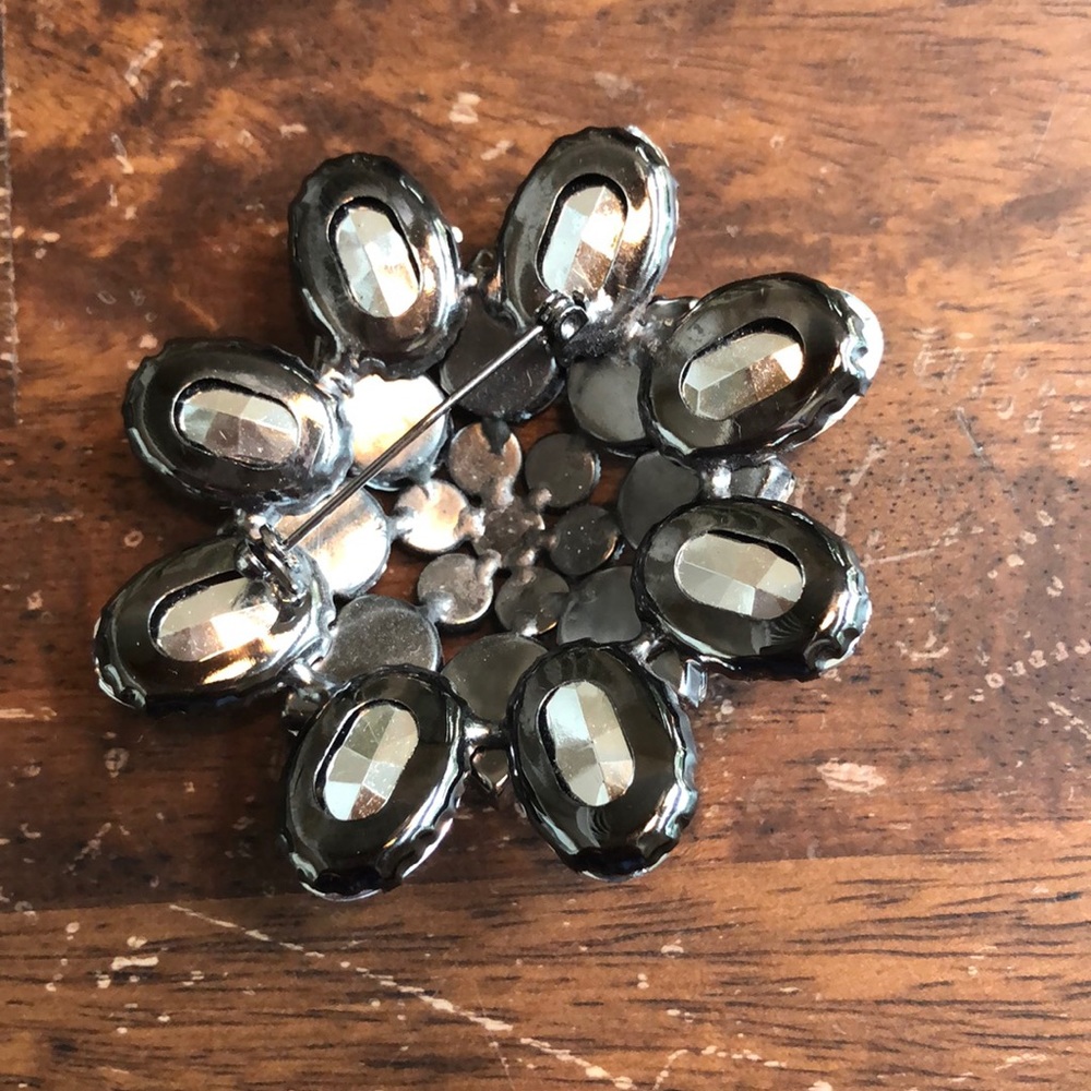 Earring/Brooch Bundle! - Picture 9 of 9